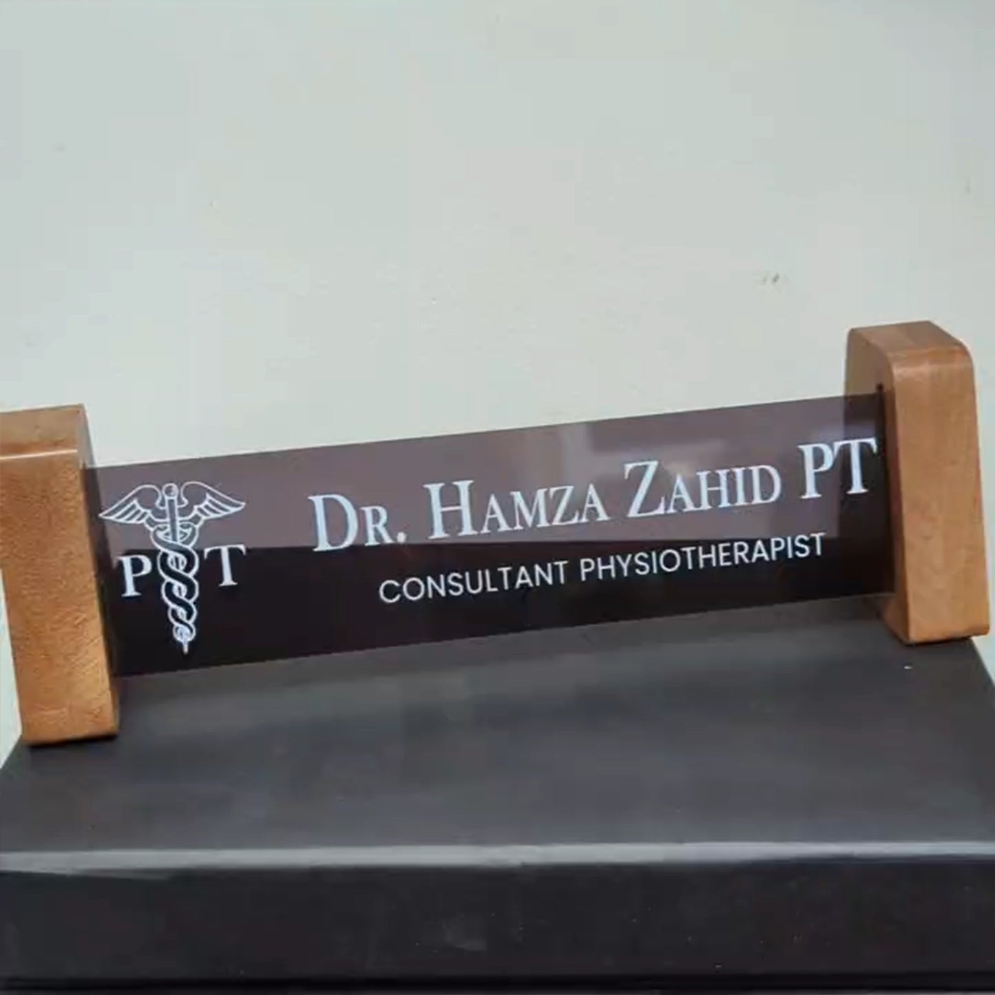 Transparent Acrylic Desk Plate | GT002 - GloriousGifts.Pk | Pakistan's 1 Office & Home Decoration Brand