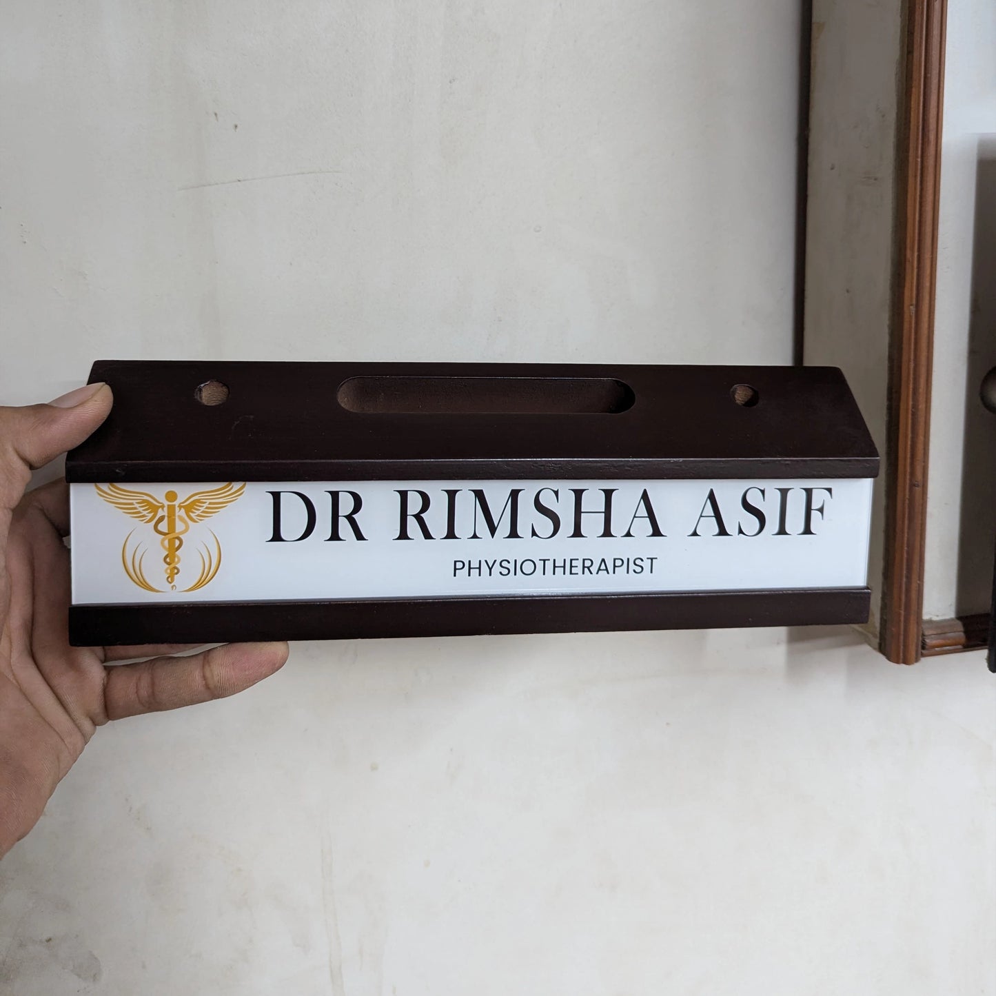 Elegant Desk Plate for Professionals | GT015