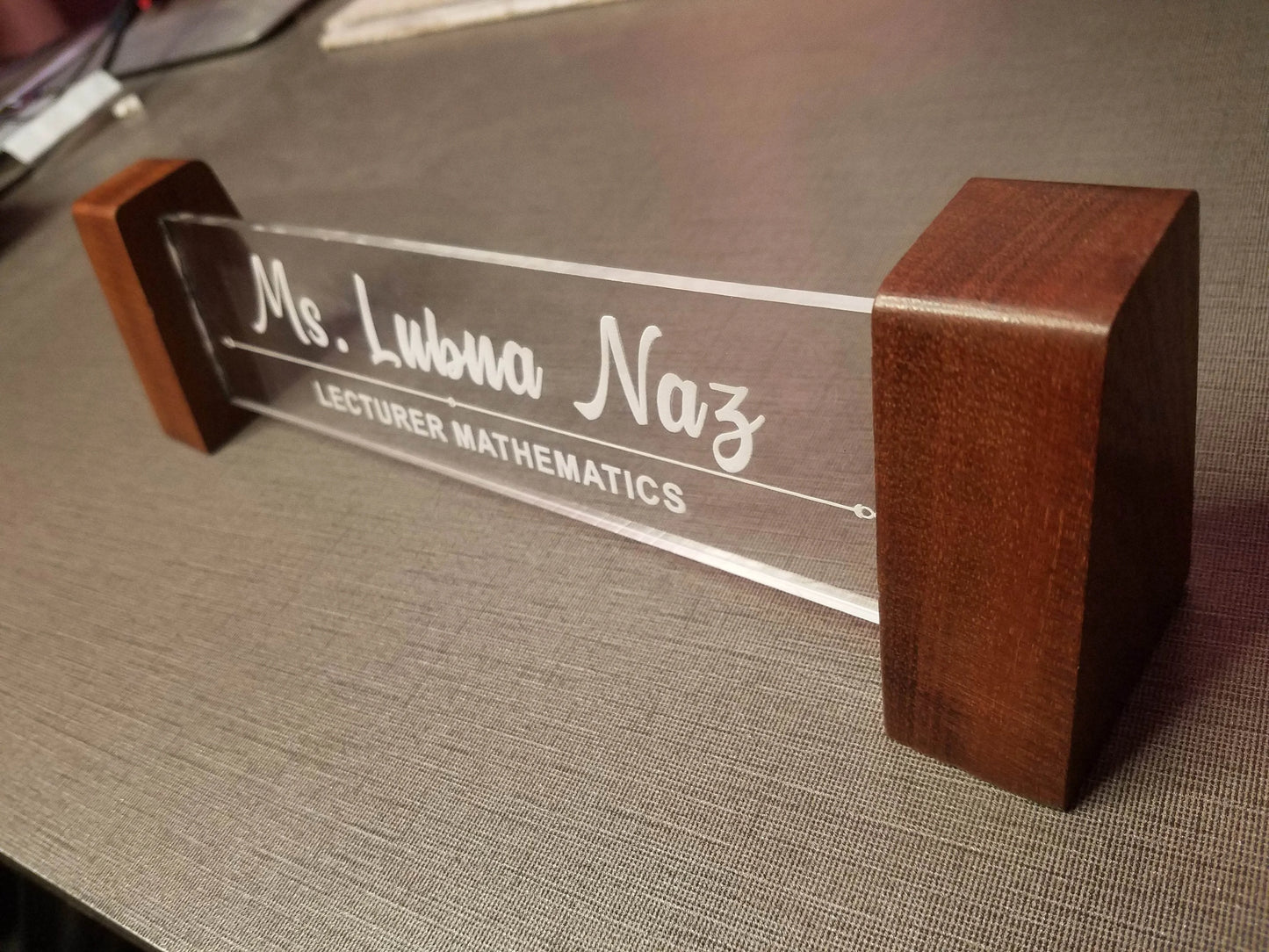 Transparent Acrylic Desk Plate | GT002