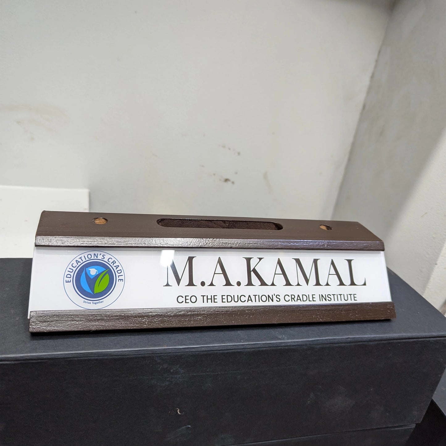 Elegant Desk Plate for Professionals | GT015