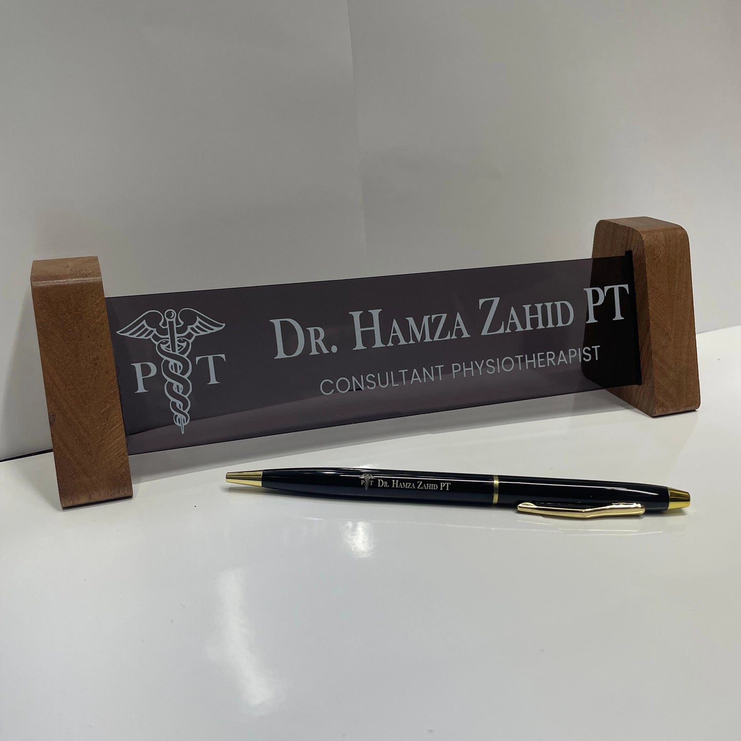 Transparent Acrylic Desk Plate | GT002 - GloriousGifts.Pk | Pakistan's 1 Office & Home Decoration Brand