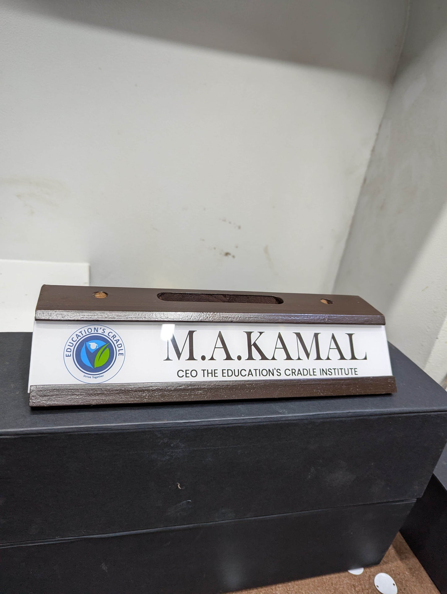 Elegant Desk Plate for Professionals | GT015 - GloriousGifts.Pk | Pakistan's 1 Office & Home Decoration Brand