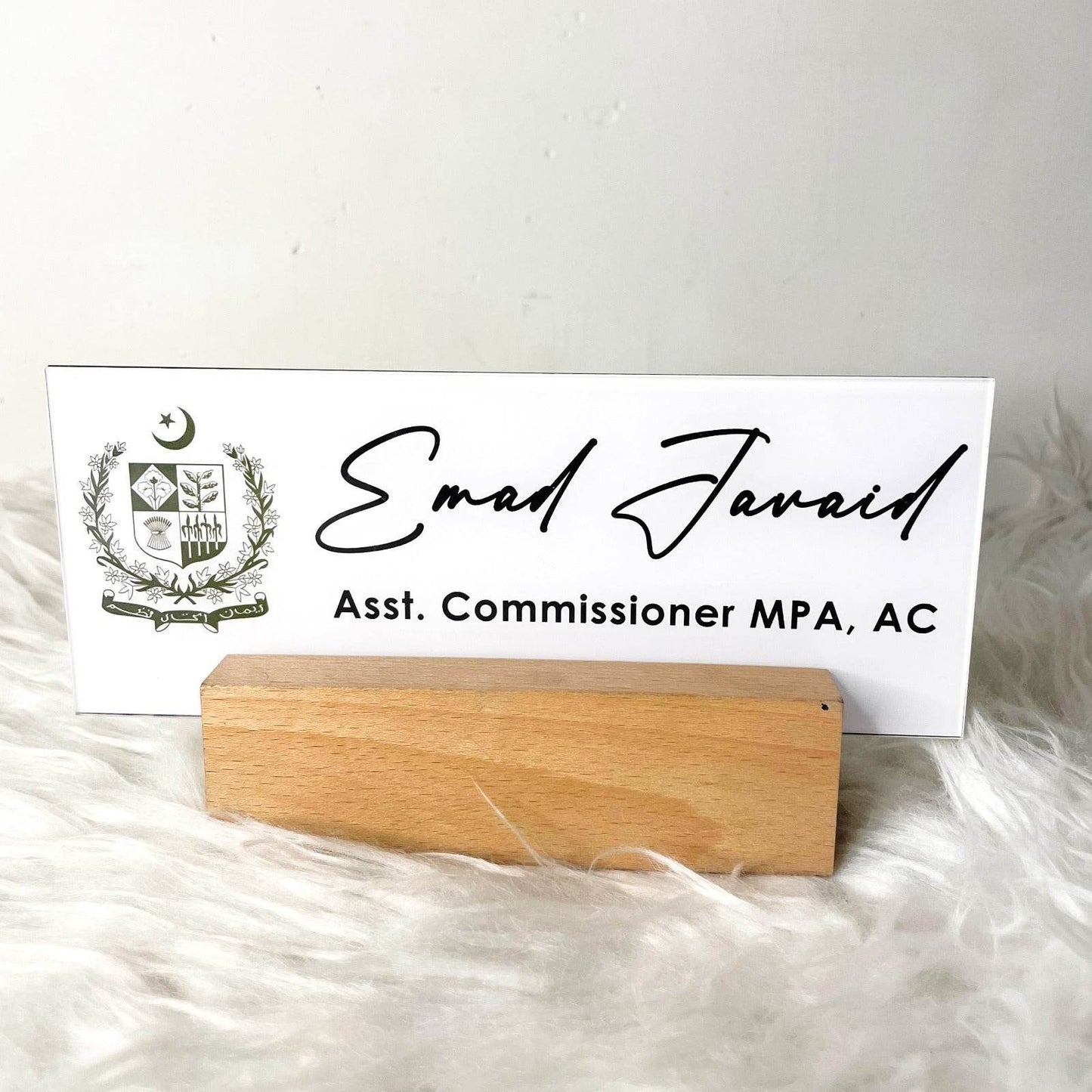 Elegant Desk Plate for Professionals | GT016