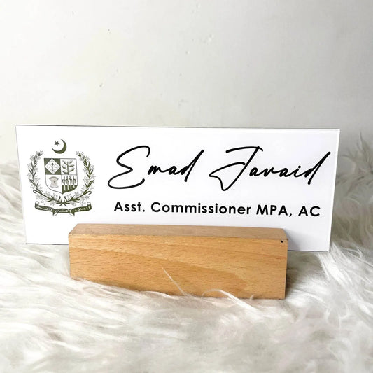 Elegant Desk Plate for Professionals | GT016