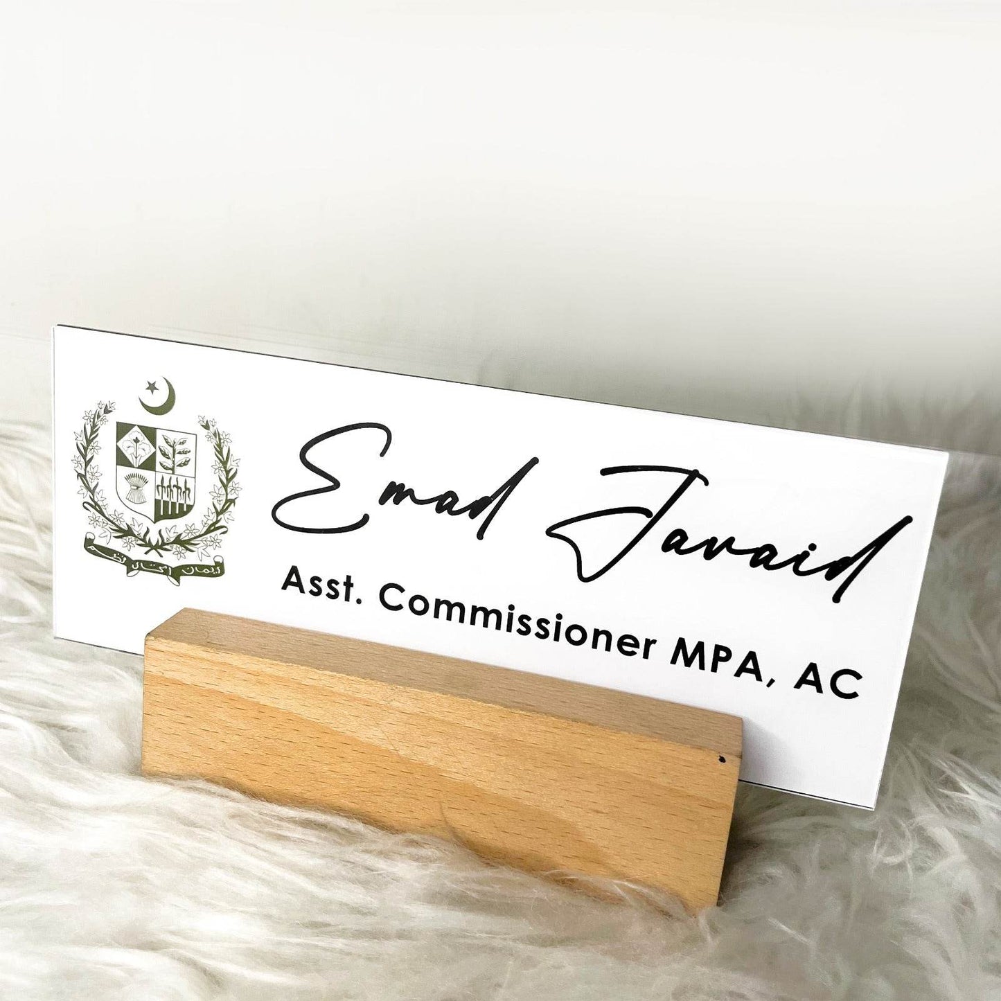 Elegant Desk Plate for Professionals | GT016