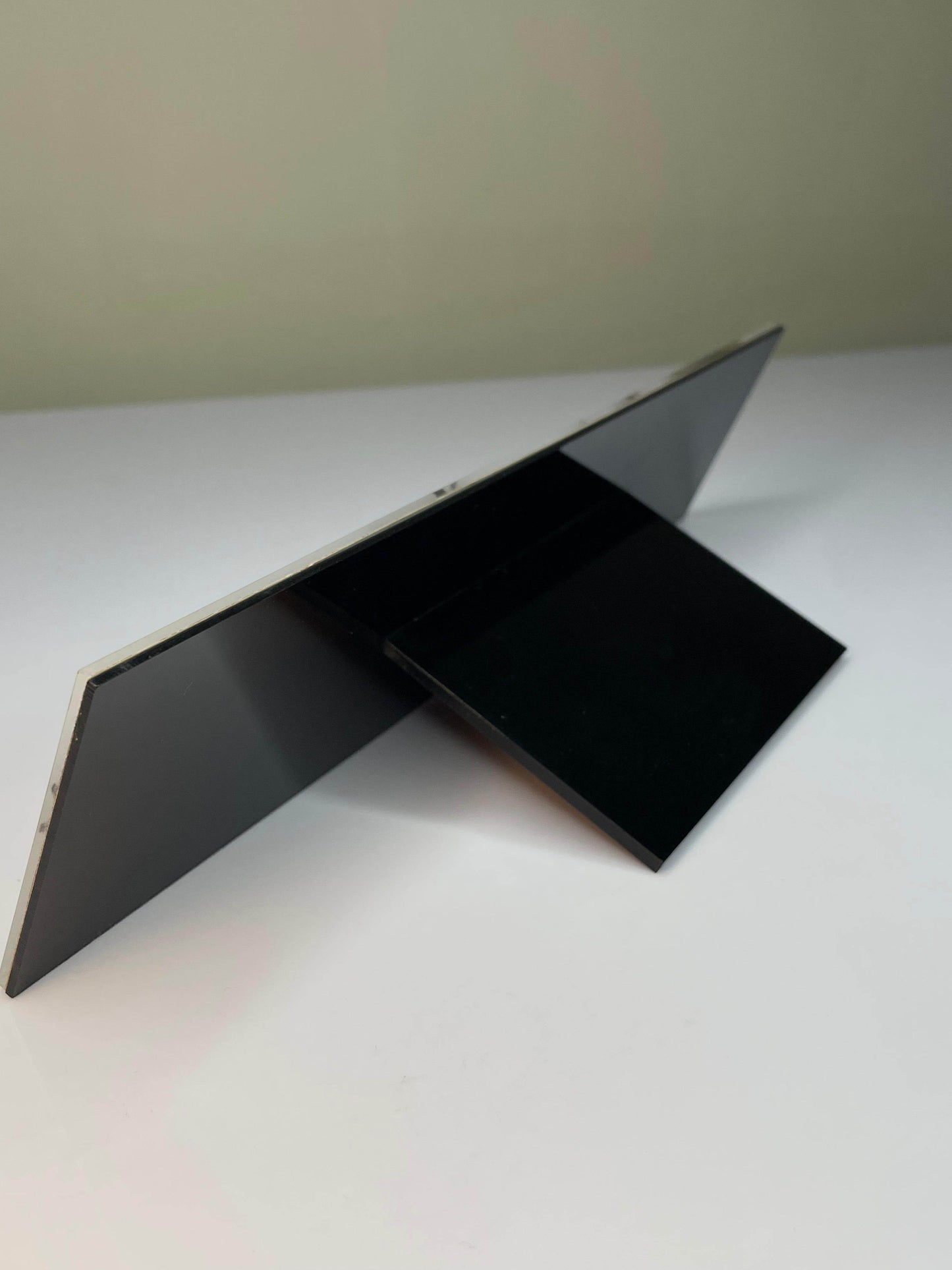 Executive Table Plate | GT013 - GloriousGifts.Pk | Pakistan's 1 Office & Home Decoration Brand