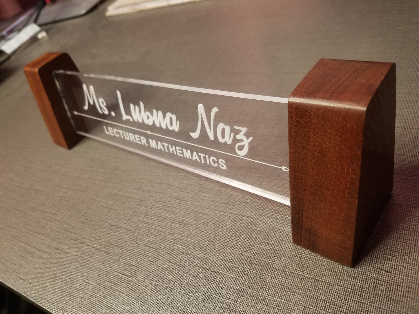 Transparent Acrylic Desk Plate | GT002