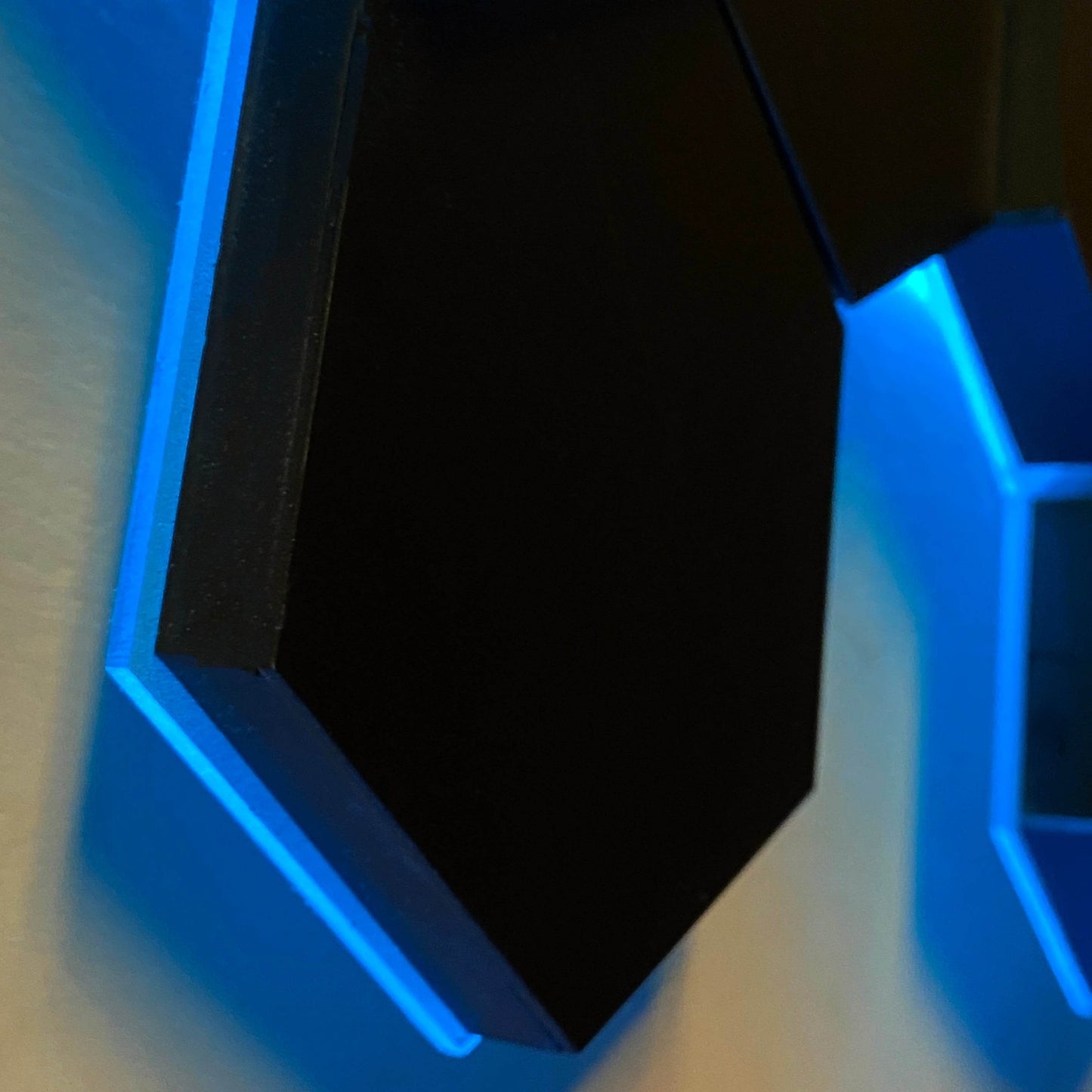 LED HEXAGONE 3D PENAL 16 LIGHTS | GS015 - GloriousGifts.Pk | Pakistan's 1 Office & Home Decoration Brand