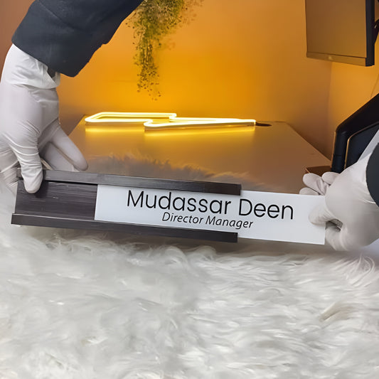Elegant Desk Plate for Professionals | GT017