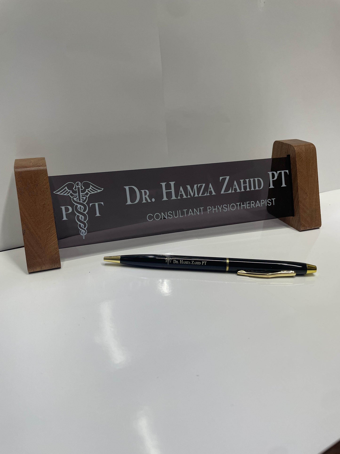 Transparent Acrylic Desk Plate | GT002 - GloriousGifts.Pk | Pakistan's 1 Office & Home Decoration Brand