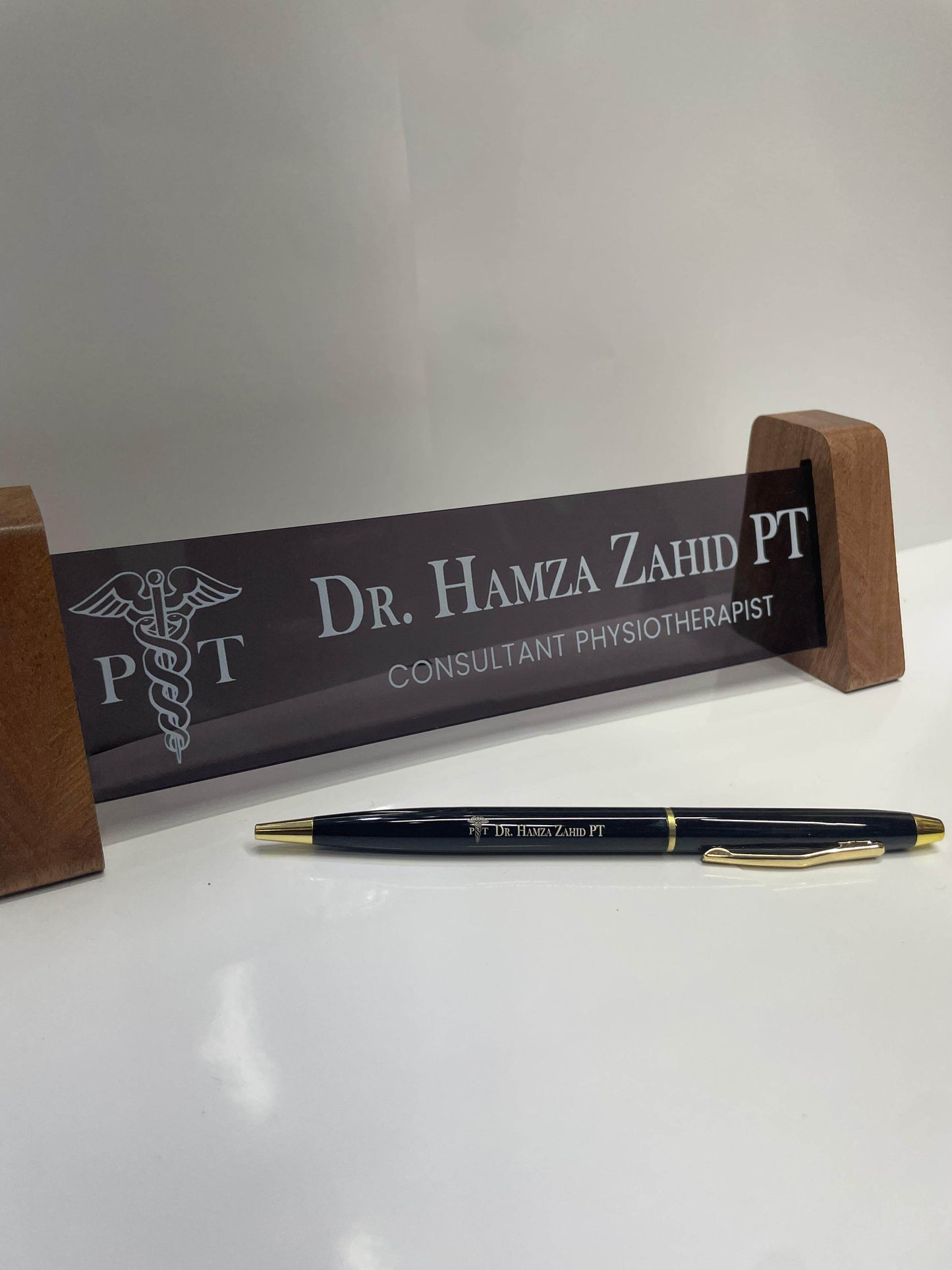 Transparent Acrylic Desk Plate | GT002 - GloriousGifts.Pk | Pakistan's 1 Office & Home Decoration Brand