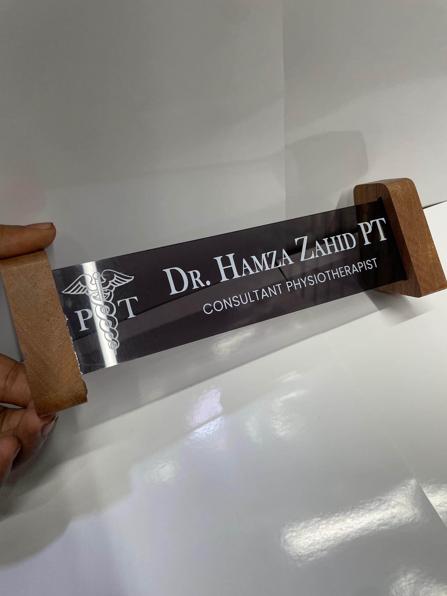 Transparent Acrylic Desk Plate | GT002 - GloriousGifts.Pk | Pakistan's 1 Office & Home Decoration Brand