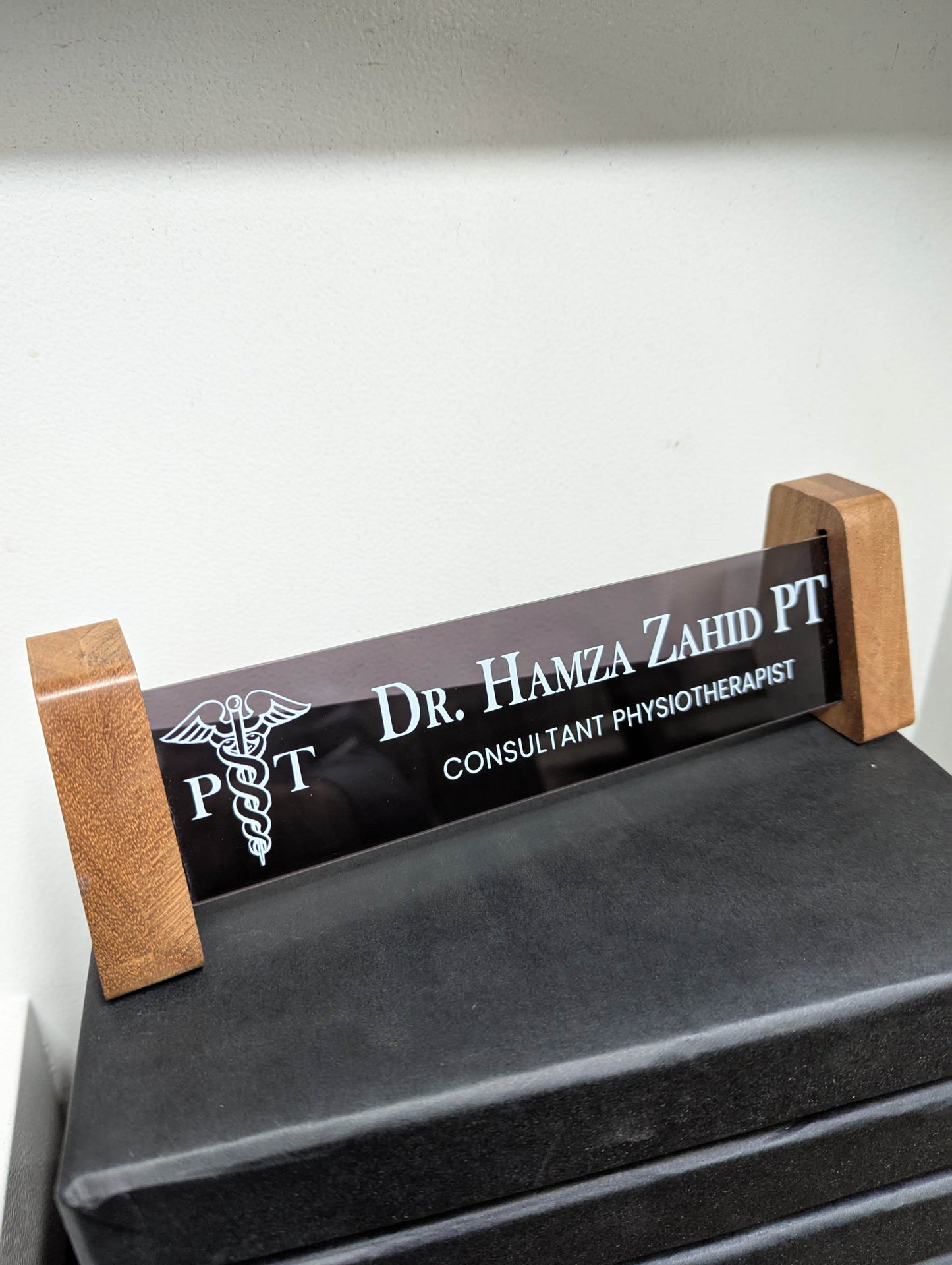 Transparent Acrylic Desk Plate | GT002 - GloriousGifts.Pk | Pakistan's 1 Office & Home Decoration Brand